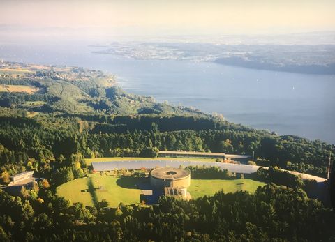 Blick von oben auf die Anlagen der Bodensee-Wasserversorgung auf dem Sipplinger Berg