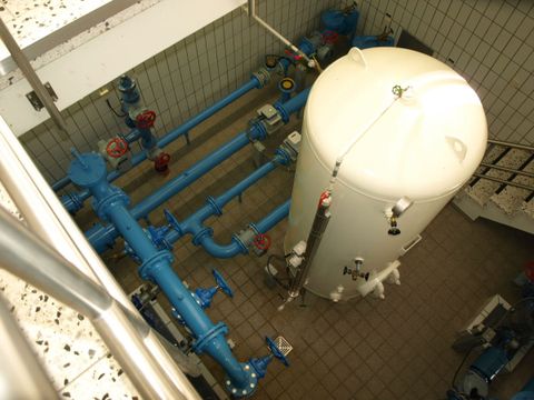 Ein Blick in den Technikraum der Wasserversorgung.
