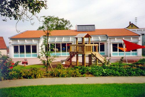 Die Aussenanlagen bieten viel Platz zum Toben